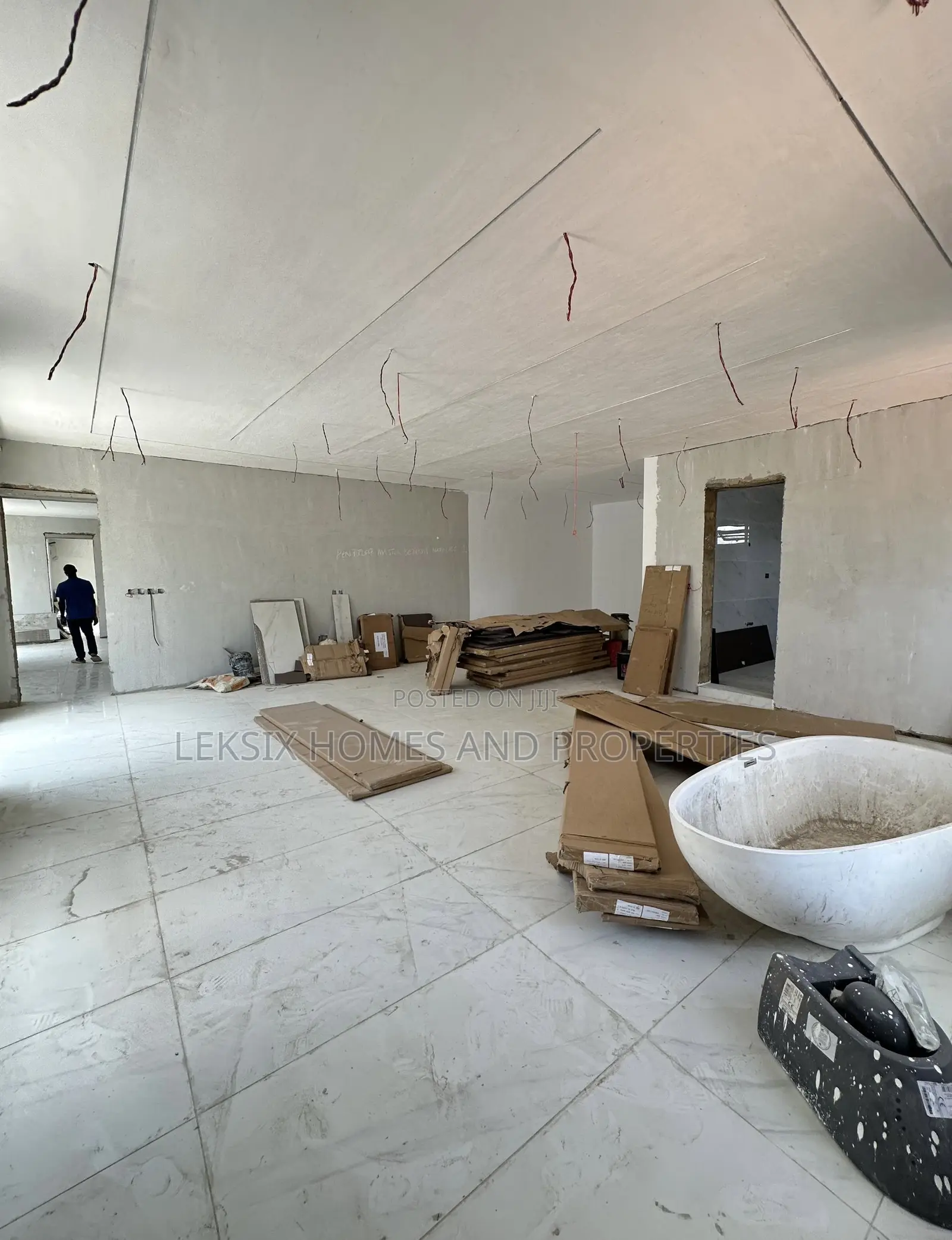 4bdrm Penthouse in A Well Secured, Victoria Island Extension for sale in Victoria Island Extension
