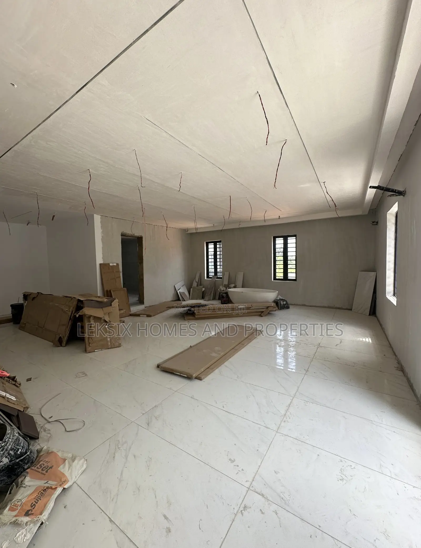 4bdrm Penthouse in A Well Secured, Victoria Island Extension for sale in Victoria Island Extension
