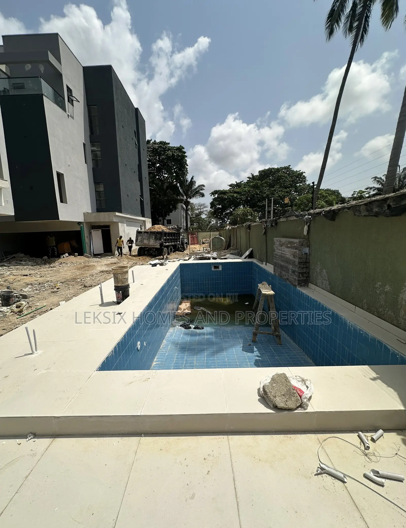 4bdrm Penthouse in A Well Secured, Victoria Island Extension for sale in Victoria Island Extension