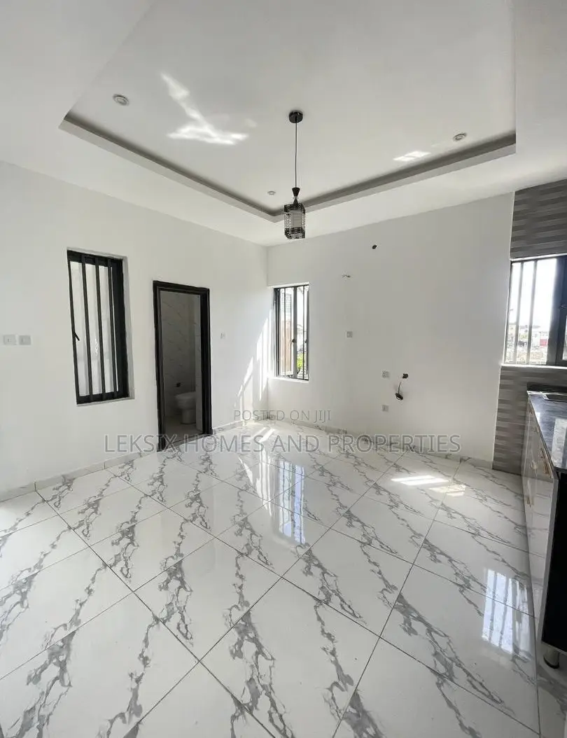 3bdrm Apartment in A Well Secured, Victoria Island Extension for sale in Victoria Island Extension