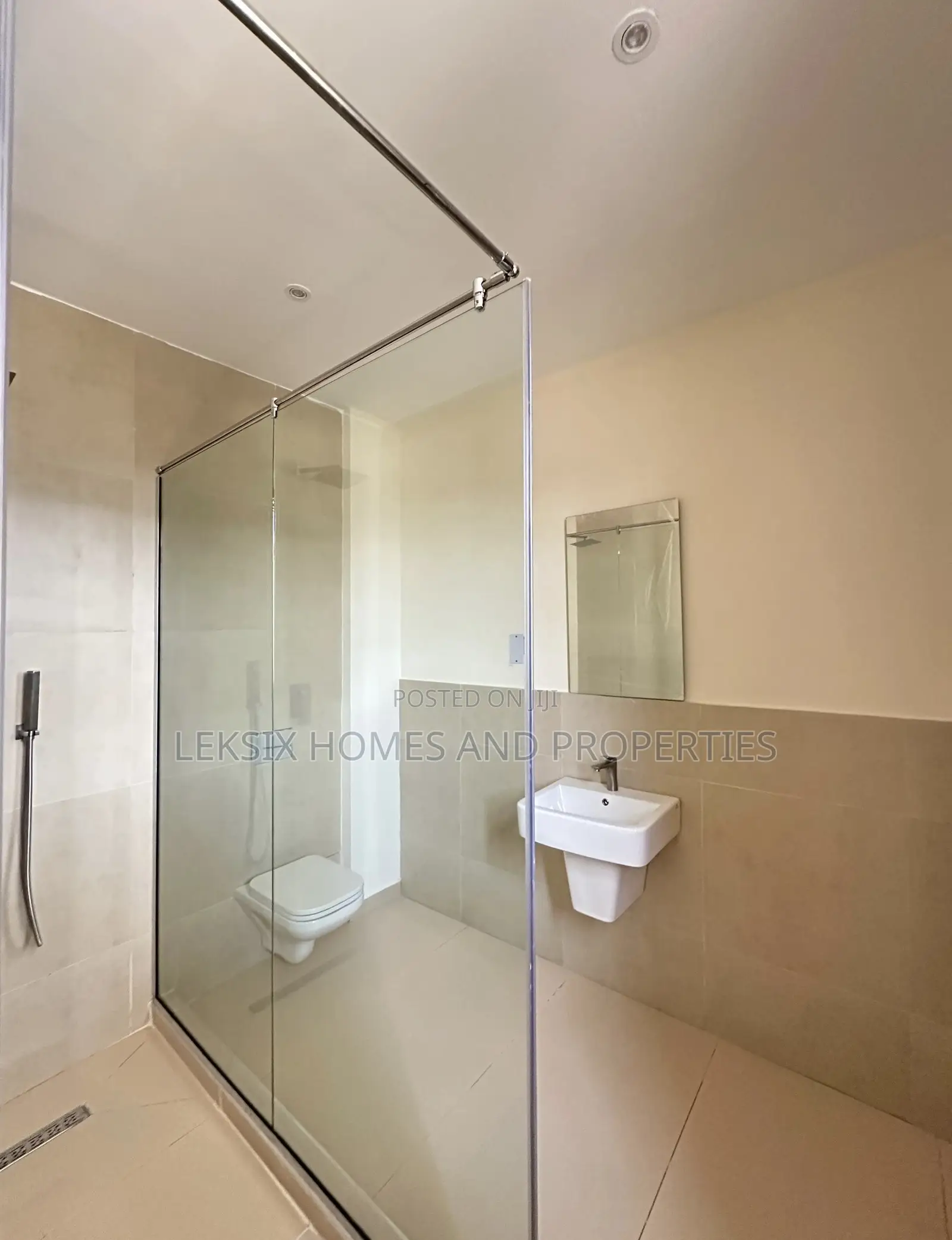 3bdrm Apartment in A Well Secured, Victoria Island Extension for sale in Victoria Island Extension