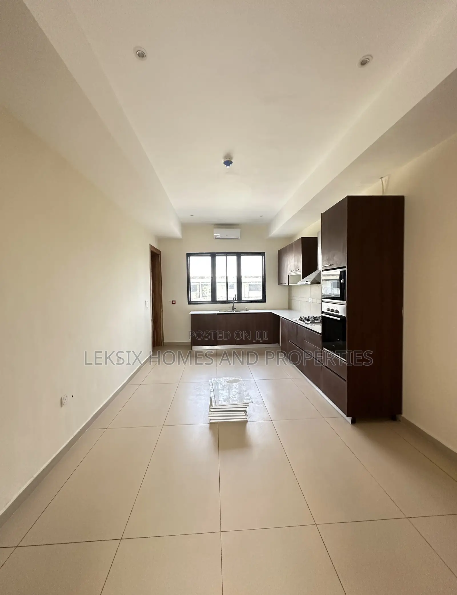 3bdrm Apartment in A Well Secured, Victoria Island Extension for sale in Victoria Island Extension