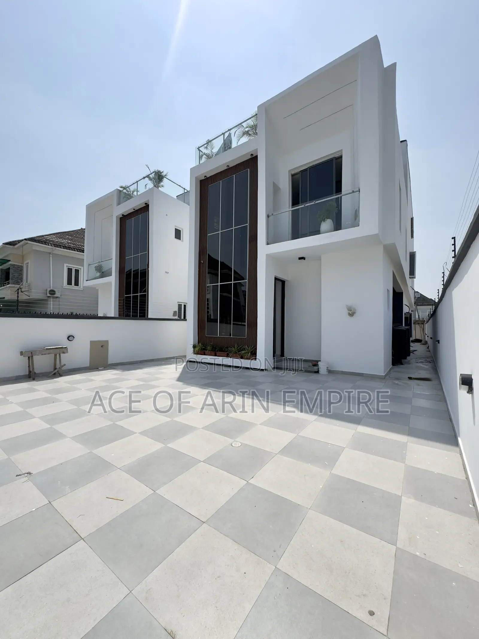 5bdrm Duplex in Chevron for sale in Chevron
