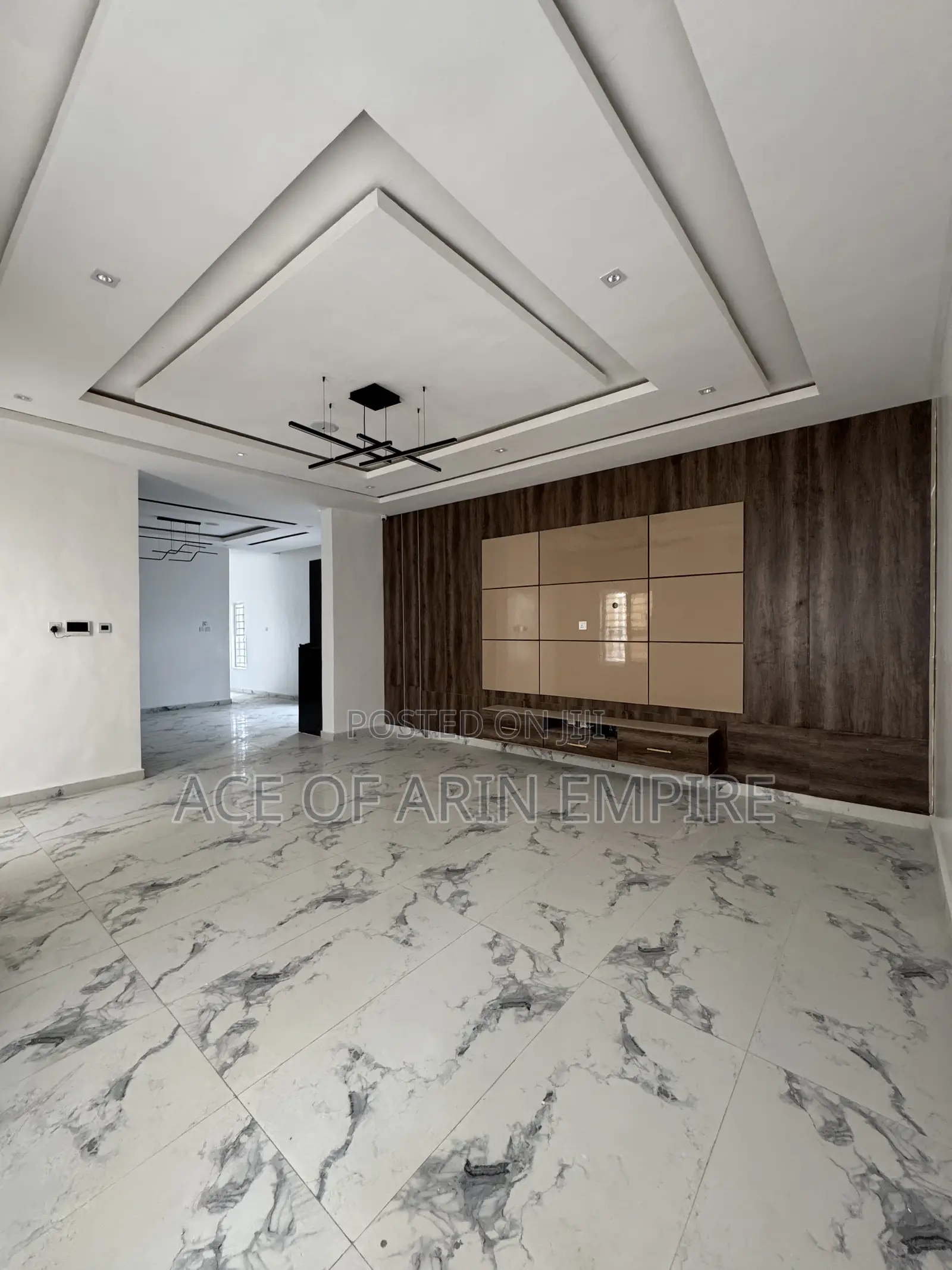 5bdrm Duplex in Chevron for sale in Chevron