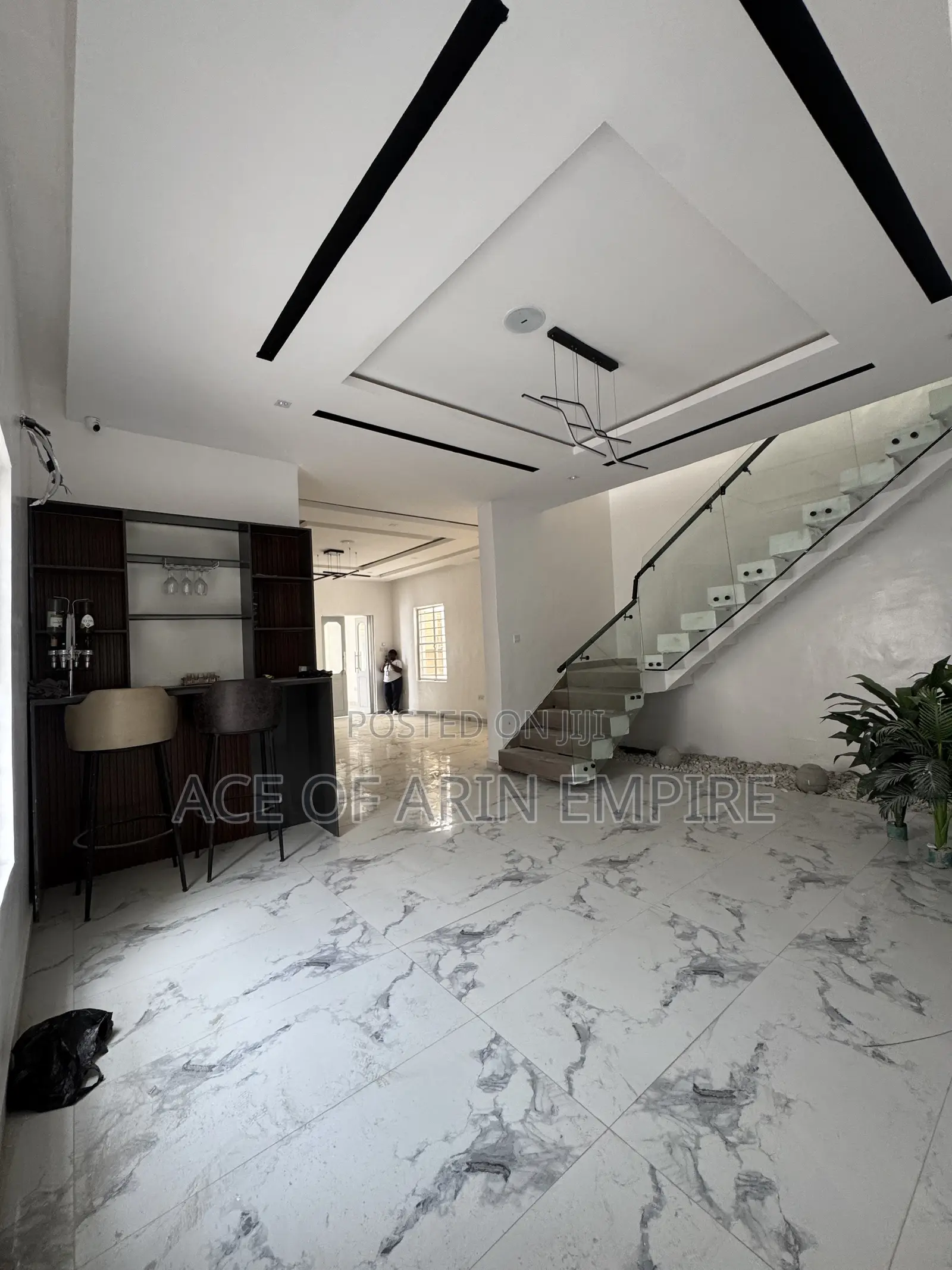 5bdrm Duplex in Chevron for sale in Chevron