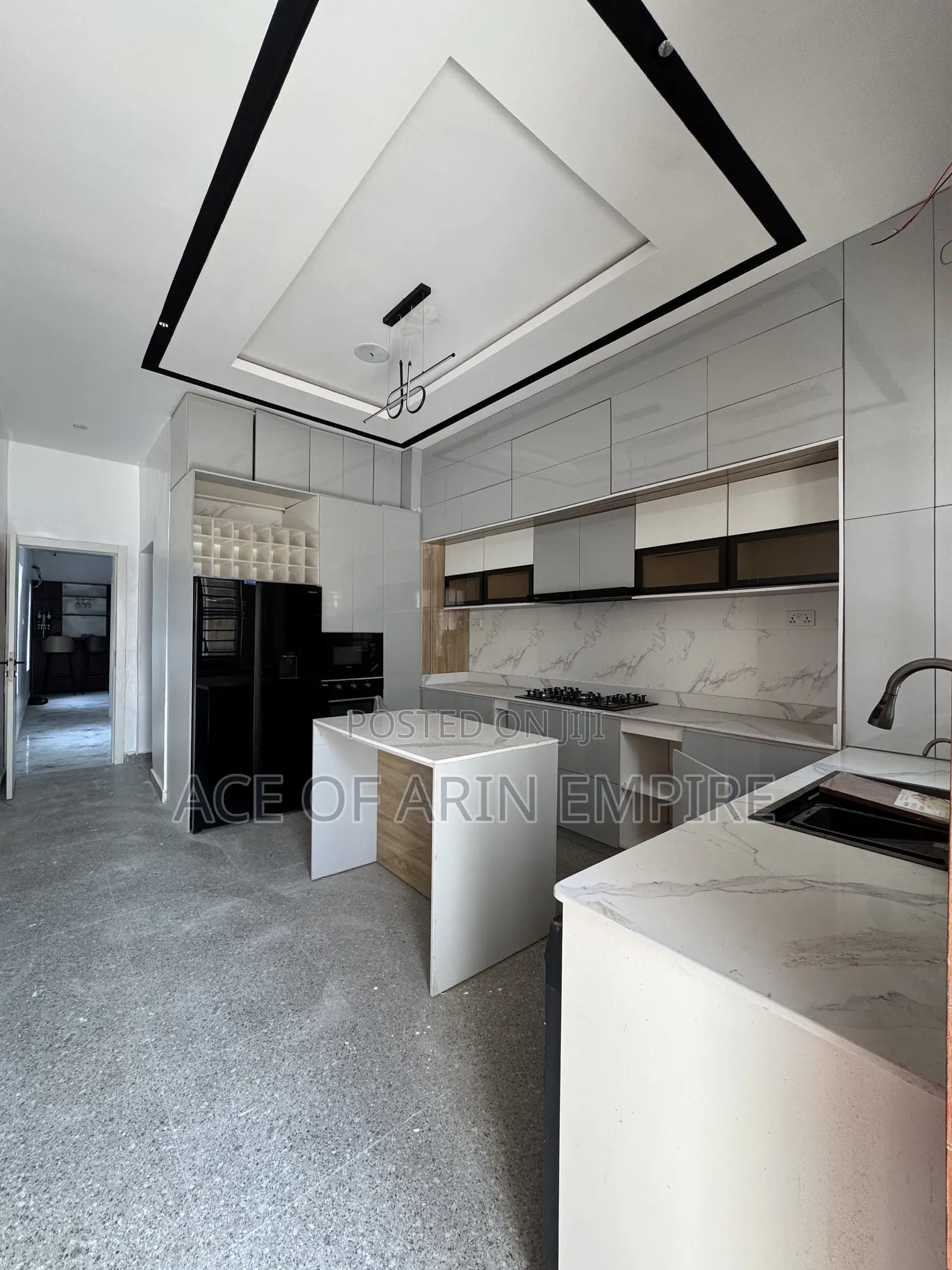 5bdrm Duplex in Chevron for sale in Chevron