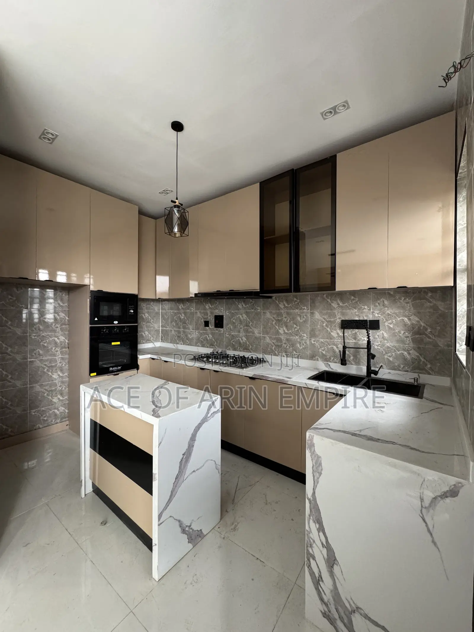 2bdrm Apartment in Chevron for sale in Chevron
