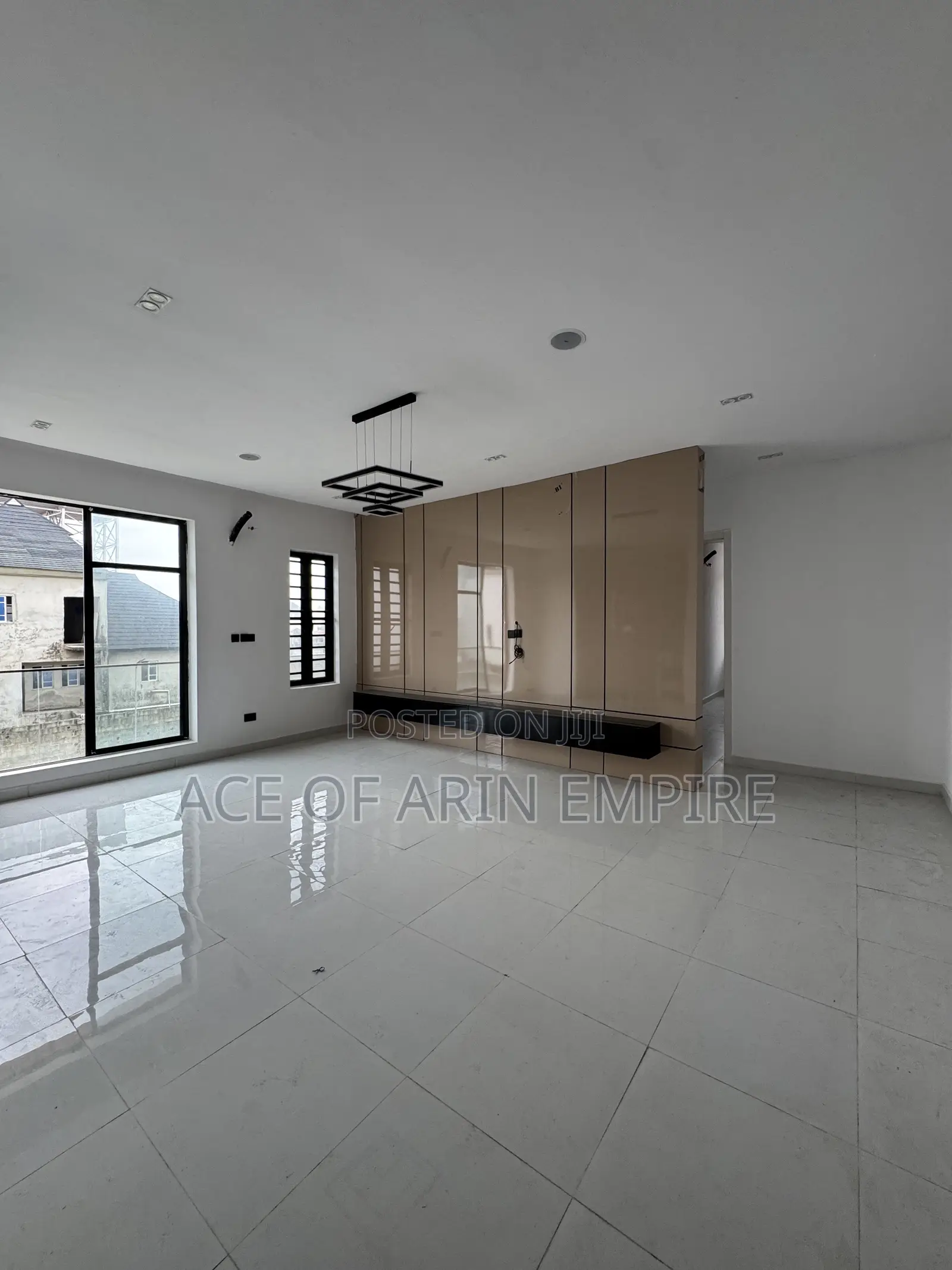 2bdrm Apartment in Chevron for sale in Chevron