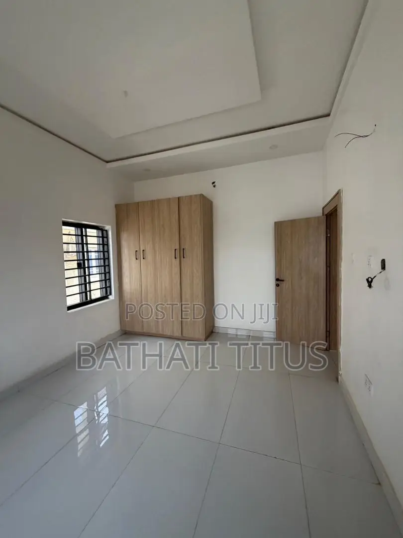 5bdrm Duplex in Life Camp for sale in Life Camp