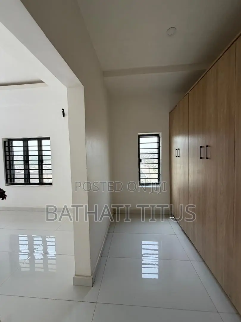 5bdrm Duplex in Life Camp for sale in Life Camp