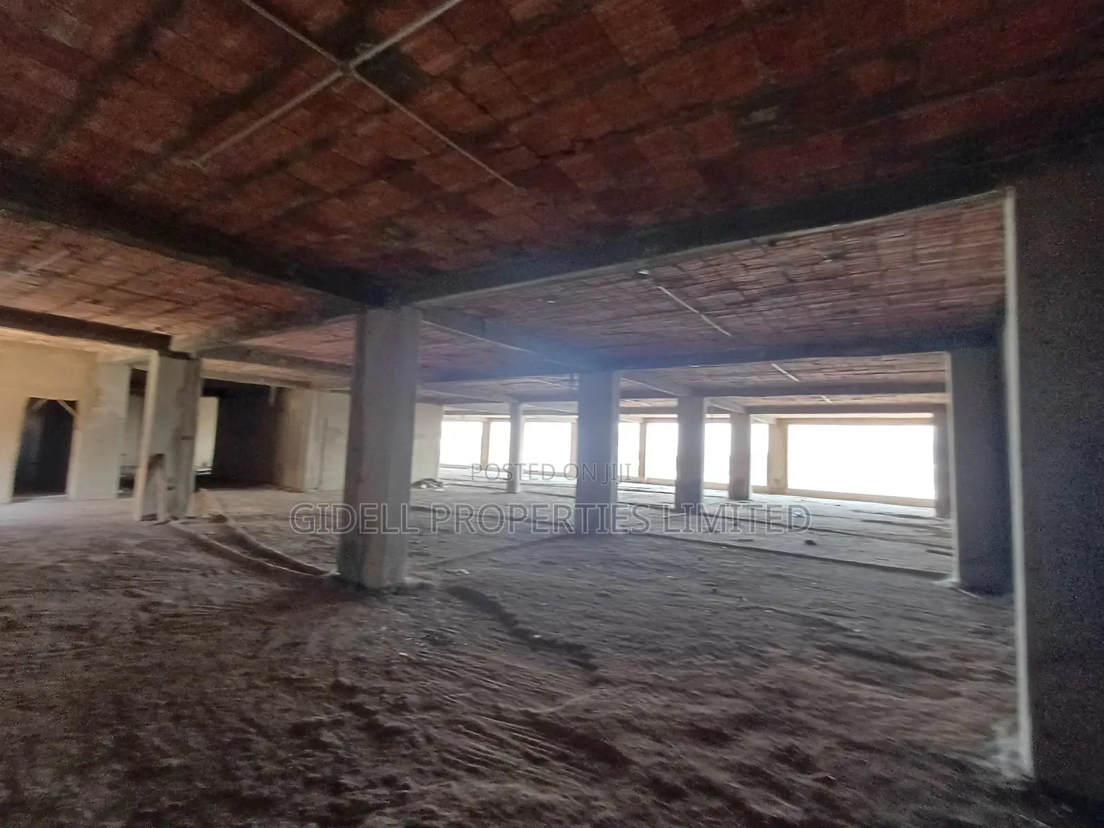 700sqm Shop / Office Space on the Second Floor in Wuse 2