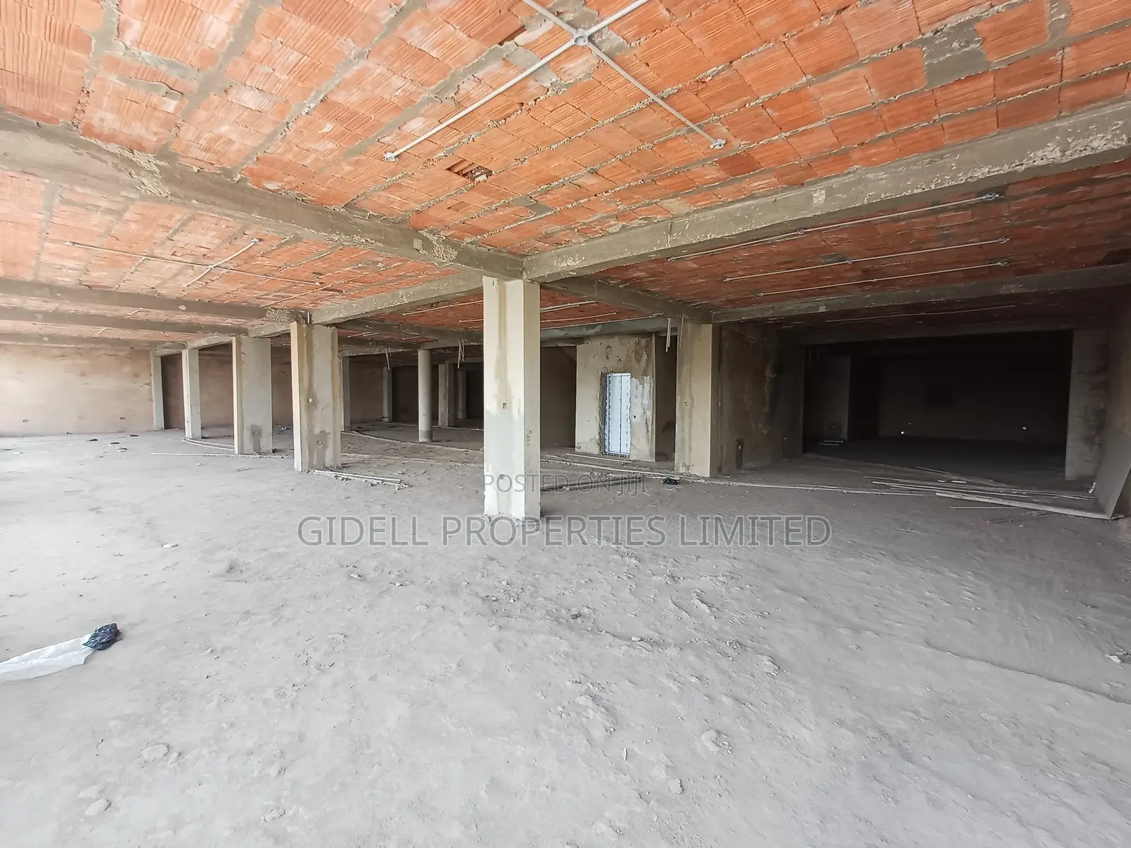 700sqm Shop / Office Space on the Second Floor in Wuse 2