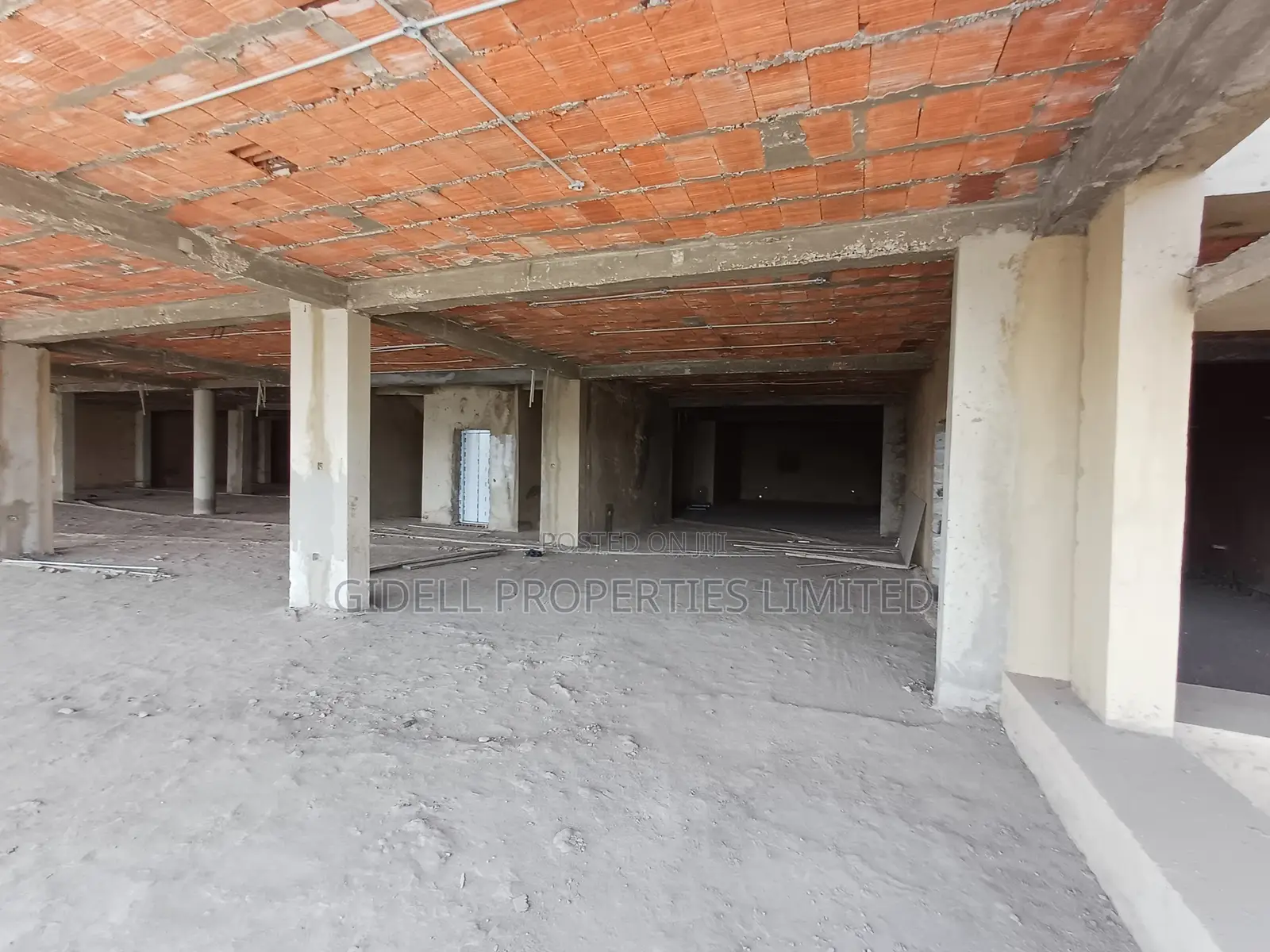 700sqm Shop / Office Space on the Second Floor in Wuse 2