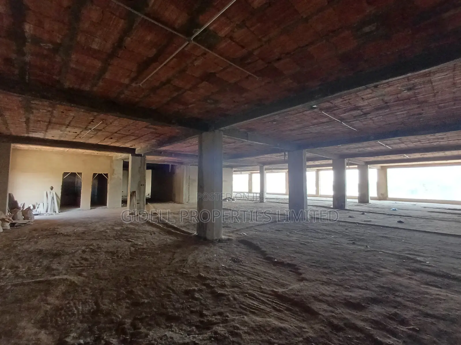 700sqm Shop / Office Space on the Second Floor in Wuse 2
