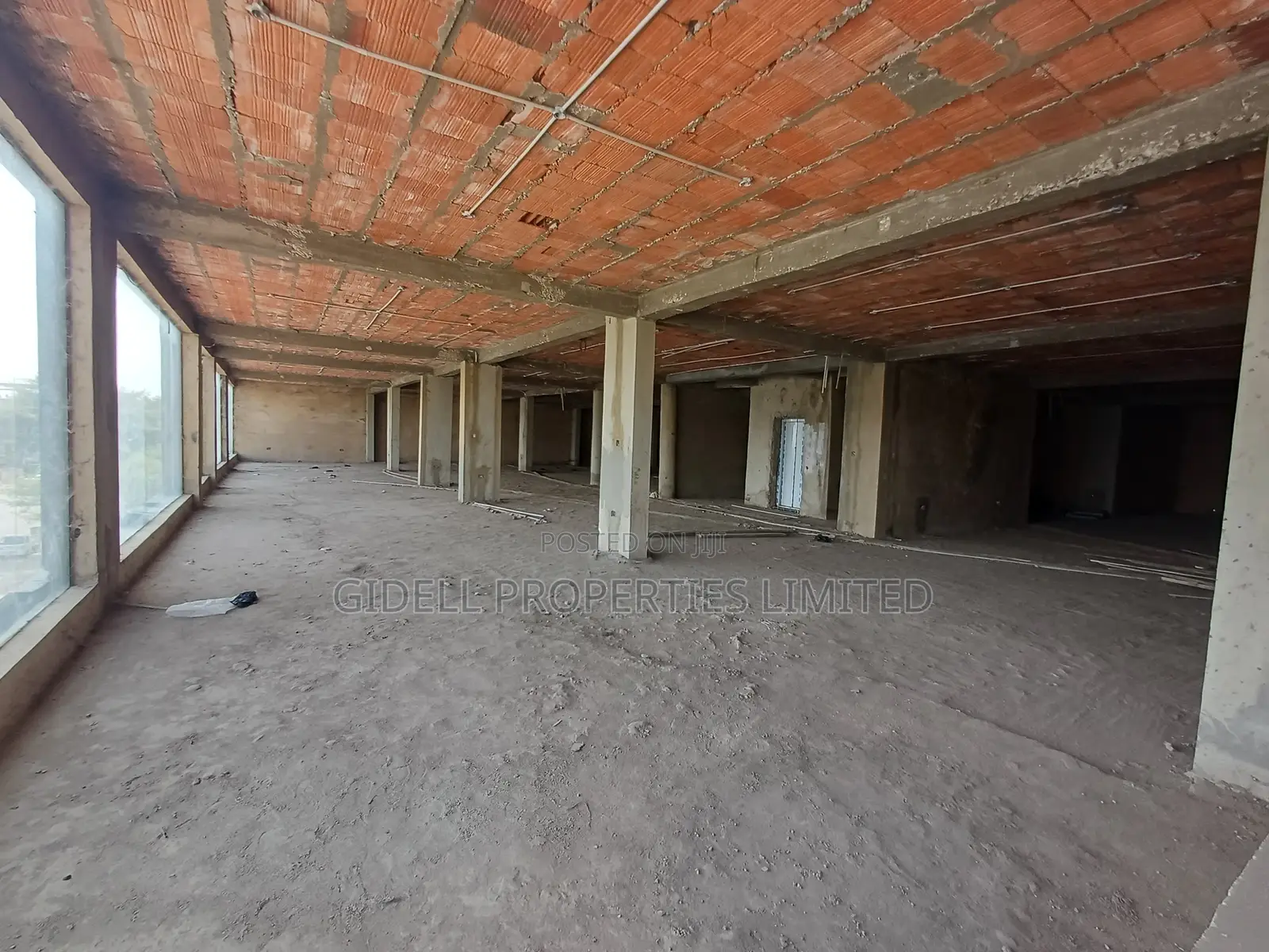 700sqm Shop / Office Space on the Second Floor in Wuse 2