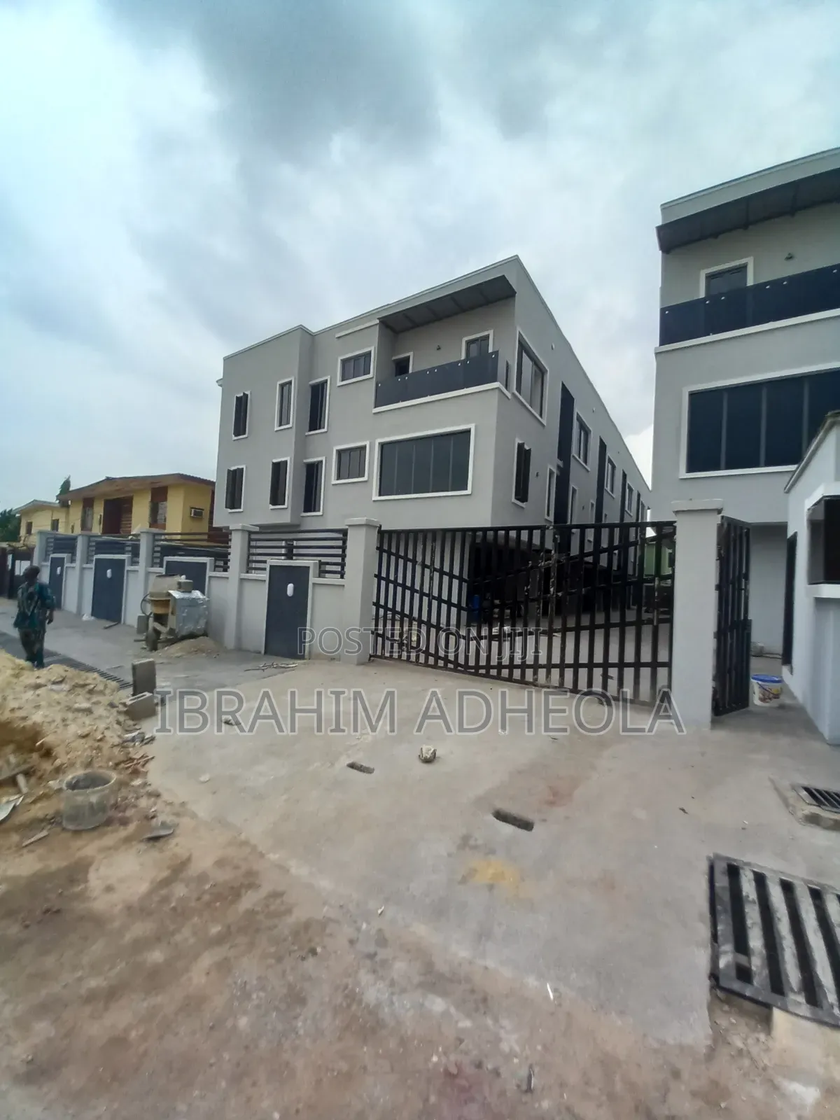 4bdrm Townhouse/Terrace in Ogba Gra for Sale in Ogba GRA