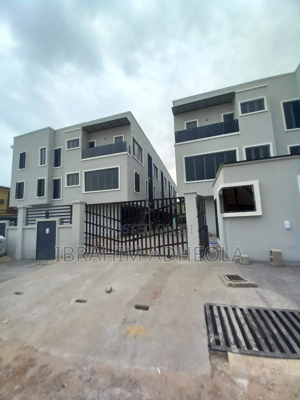 4bdrm Townhouse/Terrace in Ogba Gra for Sale in Ogba GRA