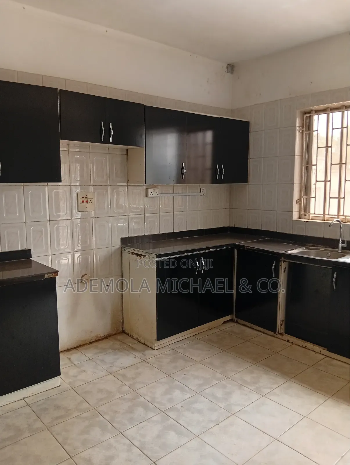 7bdrm Duplex in Bua Estate Kado for sale in Kado