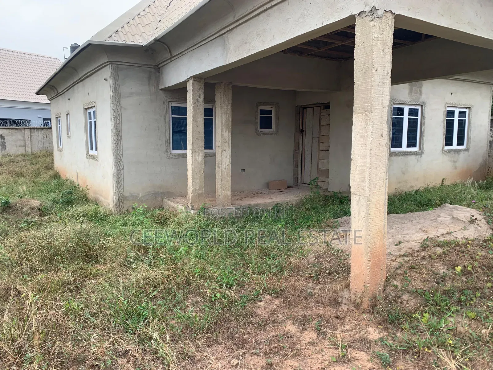 3bdrm Block of Flats in Akoto Estate, Akala Express for sale in Akala Express