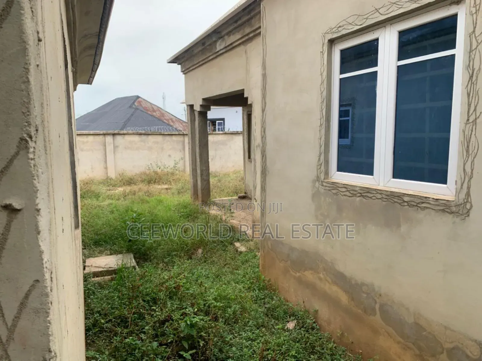 3bdrm Block of Flats in Akoto Estate, Akala Express for sale in Akala Express