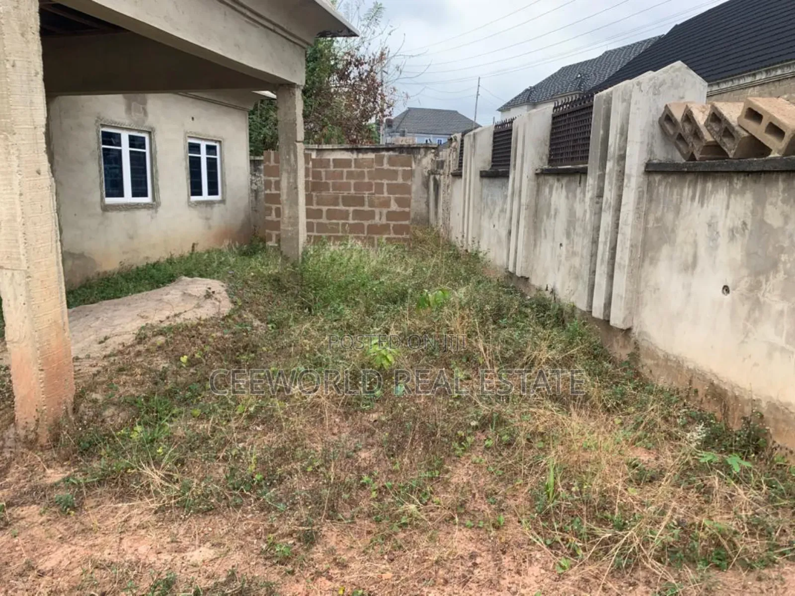 3bdrm Block of Flats in Akoto Estate, Akala Express for sale in Akala Express
