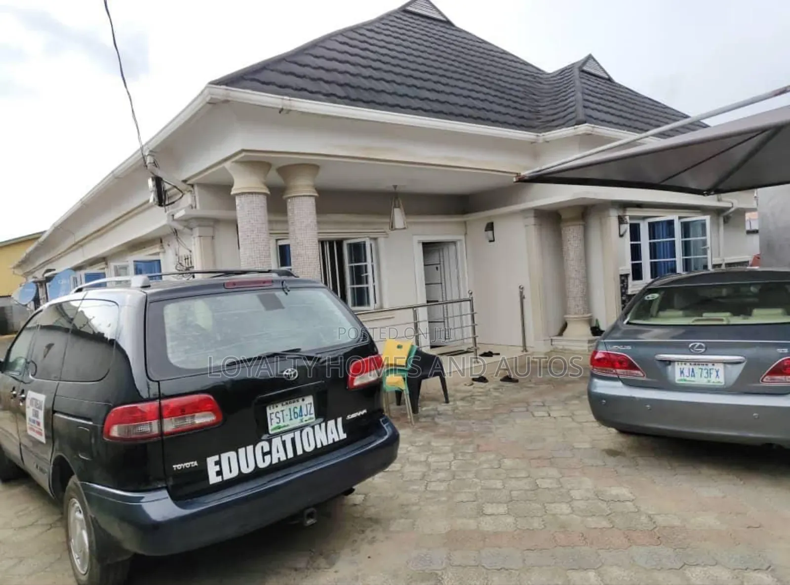 3bdrm Bungalow in Oshodi Expressway for sale in Oshodi Expressway