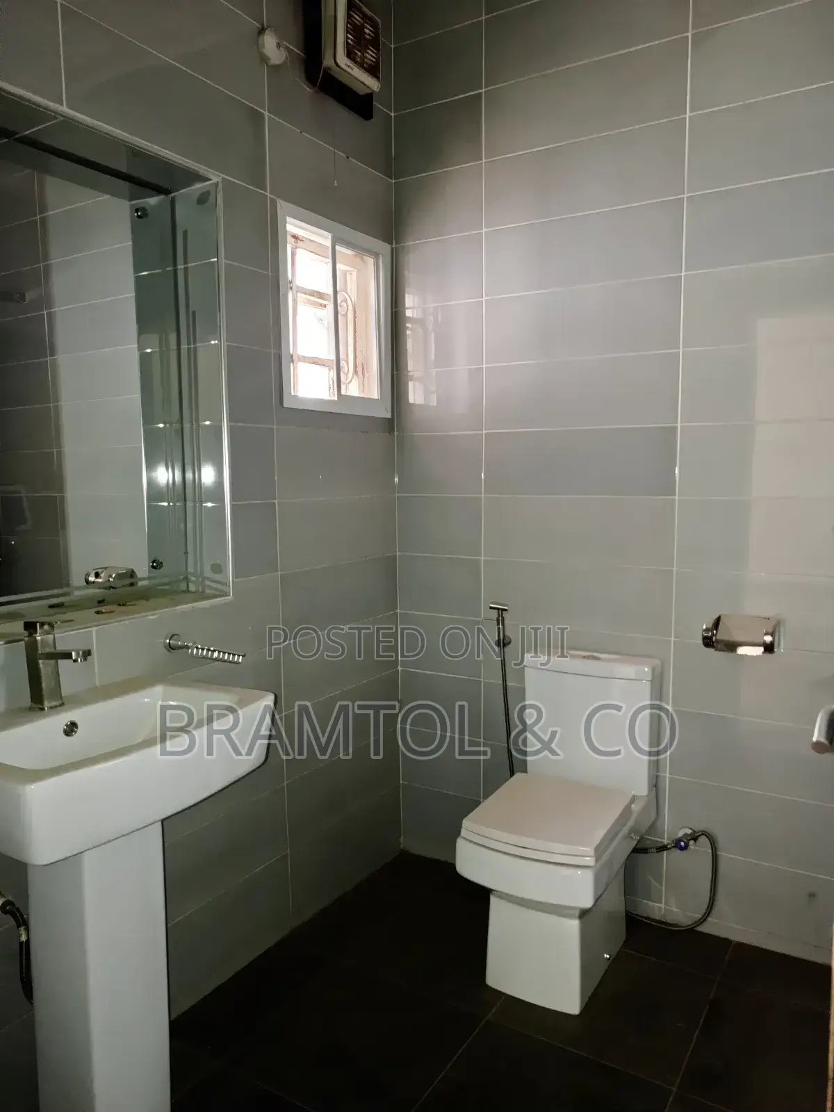 Beautiful, Well Refurbished 4 Bedroom in Wuse 2 for Office Only in Wuse 2