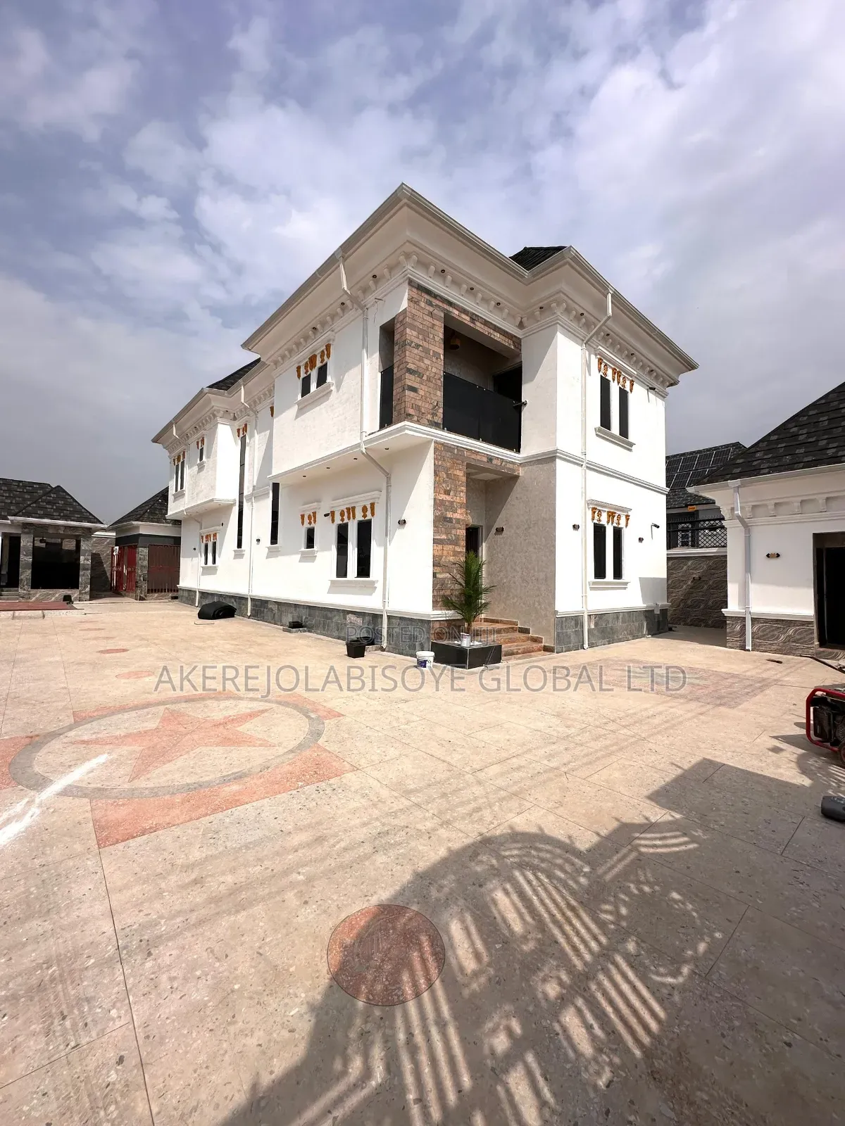 4bdrm Duplex in Karsana Gwarinpa, for sale in Karsana