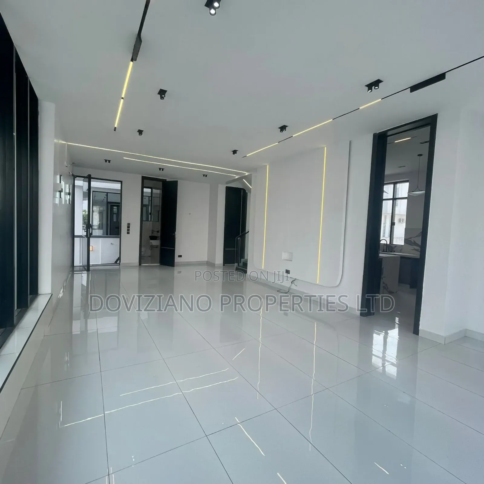 5bdrm Duplex in Chevron for sale in Chevron