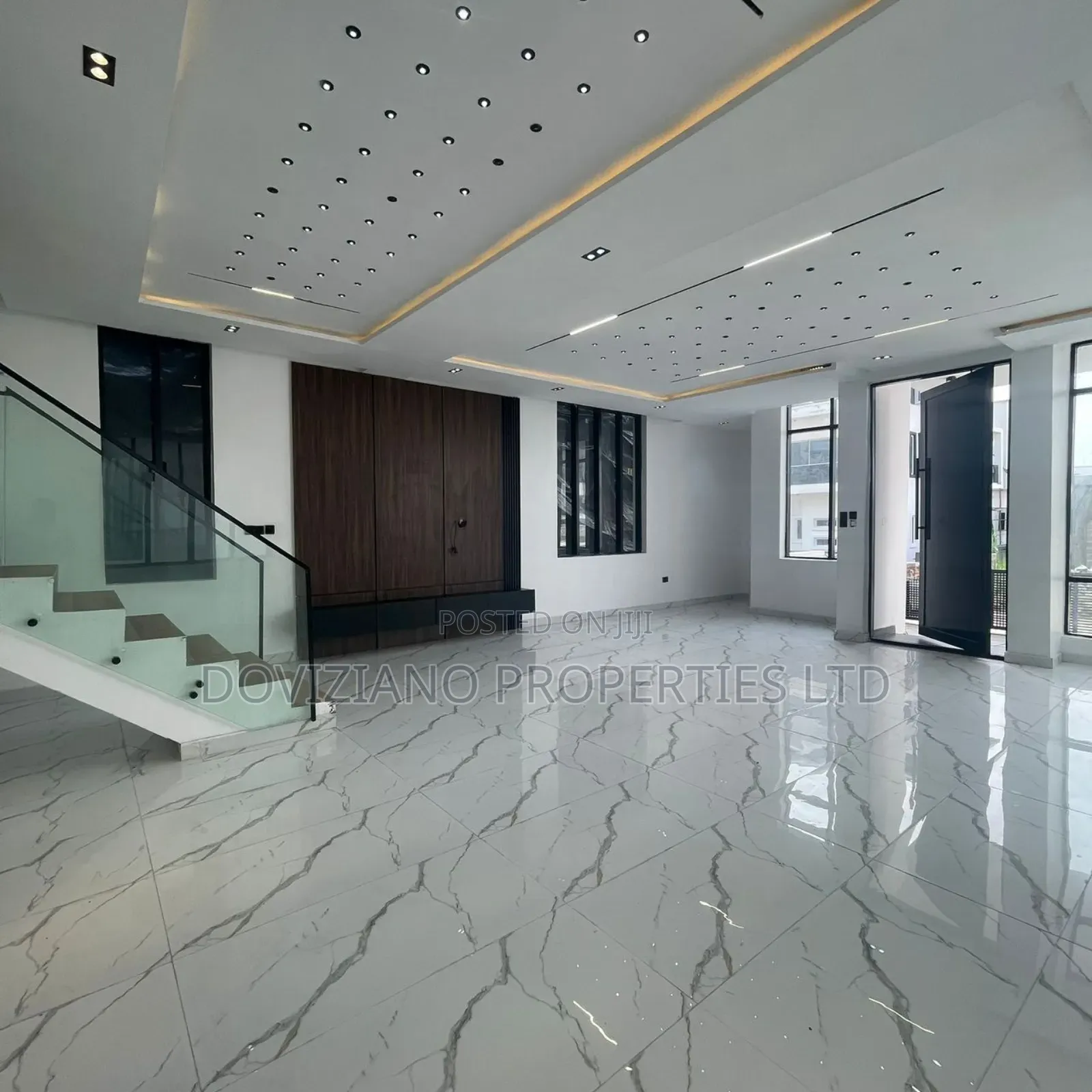 5bdrm Duplex in Chevron for sale in Chevron