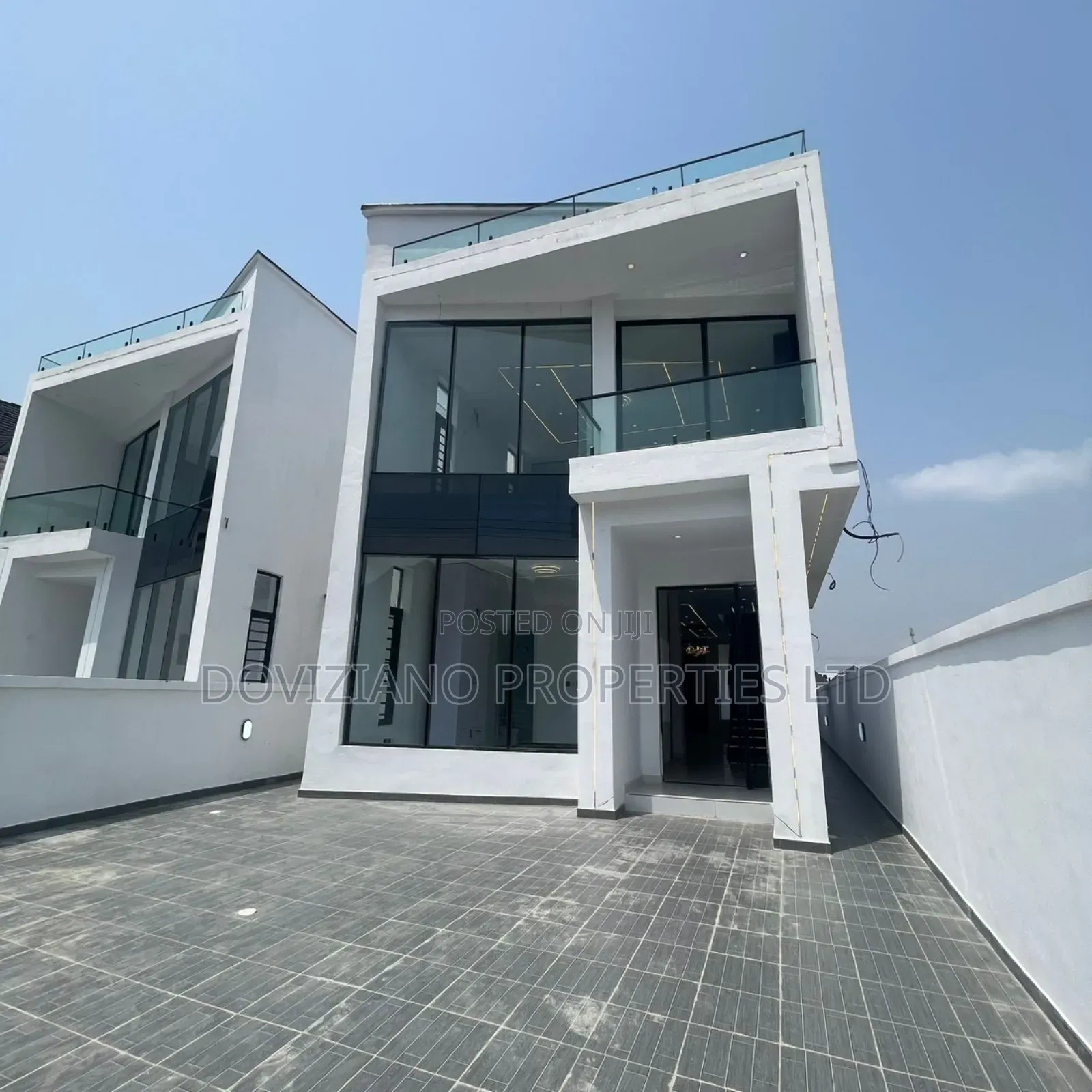 5bdrm Duplex in Chevron for sale in Chevron