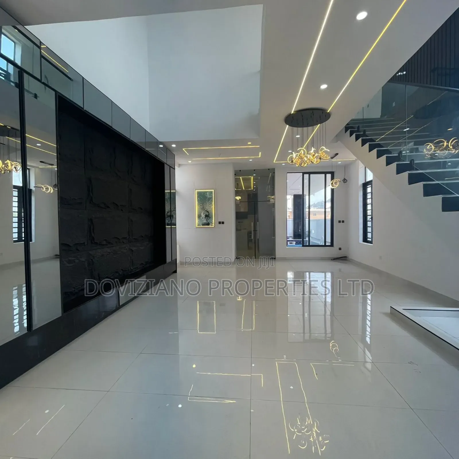 5bdrm Duplex in Chevron for sale in Chevron