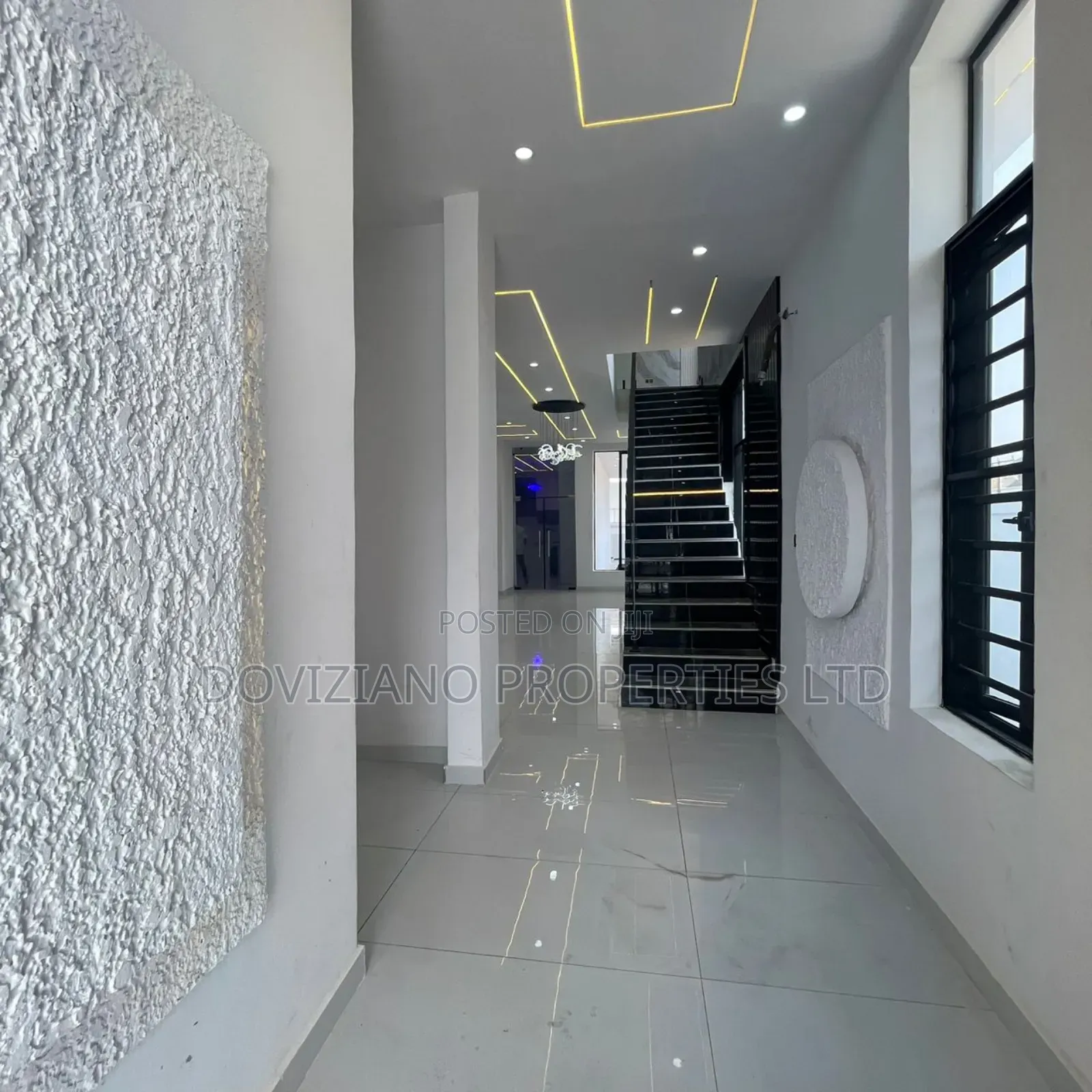 5bdrm Duplex in Chevron for sale in Chevron