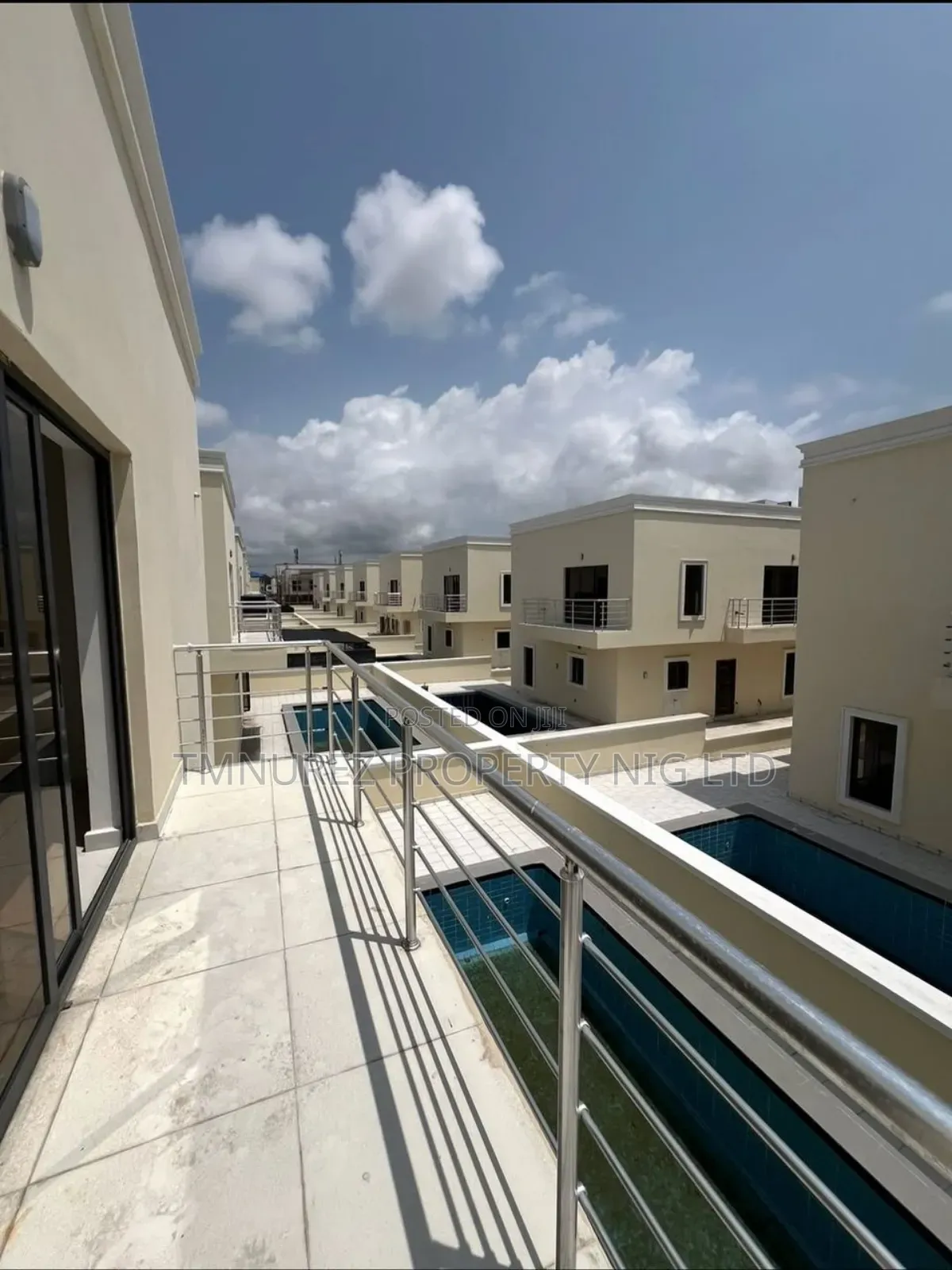 4bdrm Duplex in Chevron for rent in Chevron