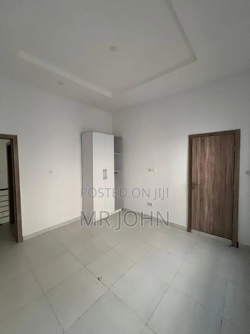 4bdrm Duplex in Secured Estate, Lekki for rent in Lekki