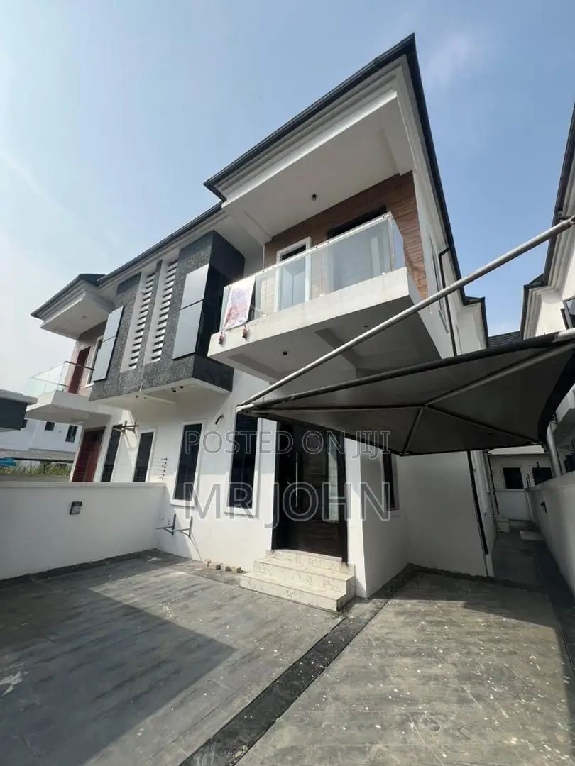 4bdrm Duplex in Secured Estate, Lekki for rent in Lekki