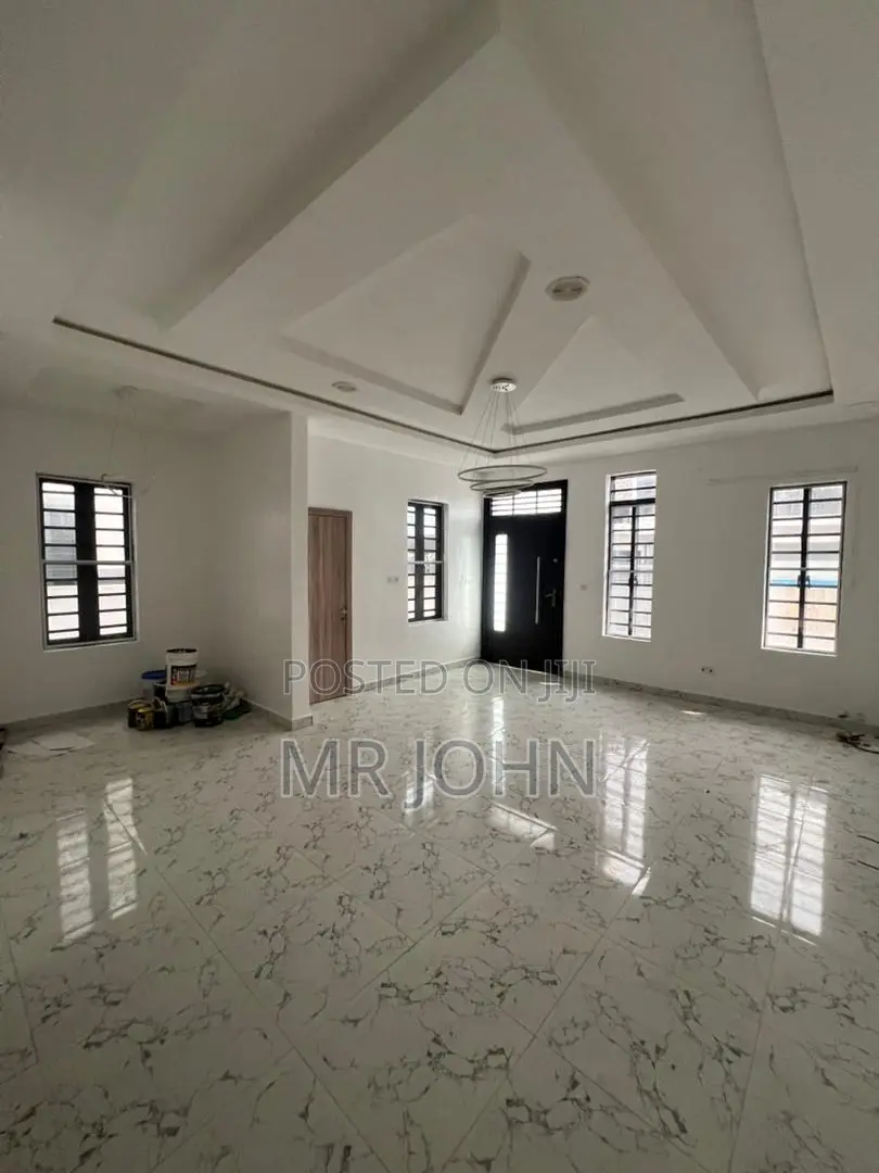 4bdrm Duplex in Secured Estate, Lekki for rent in Lekki