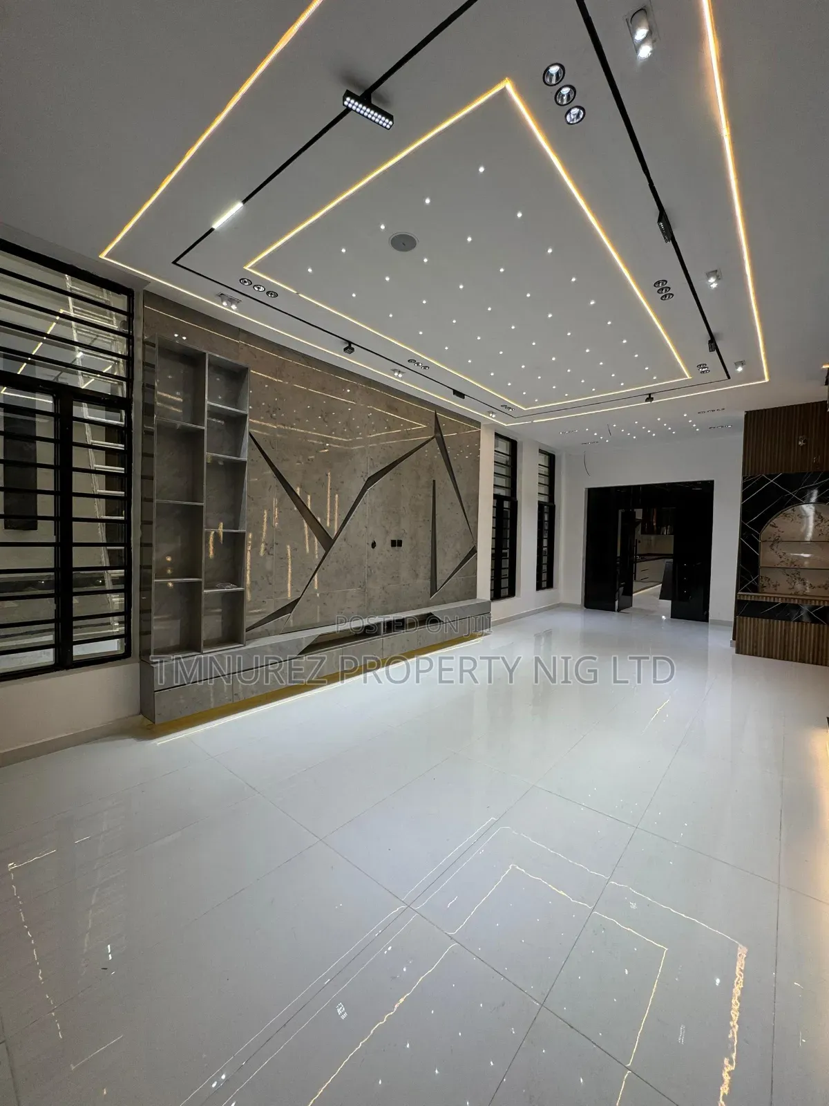 4bdrm Duplex in Chevron for sale in Chevron