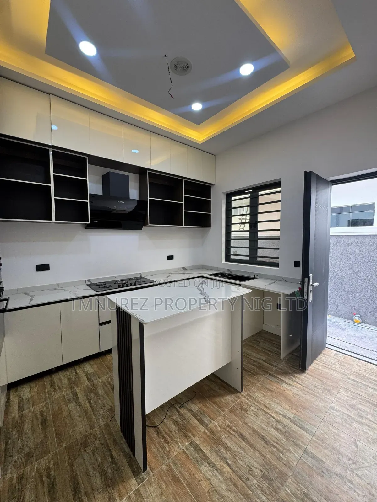 4bdrm Duplex in New Road, Chevron for sale in Chevron