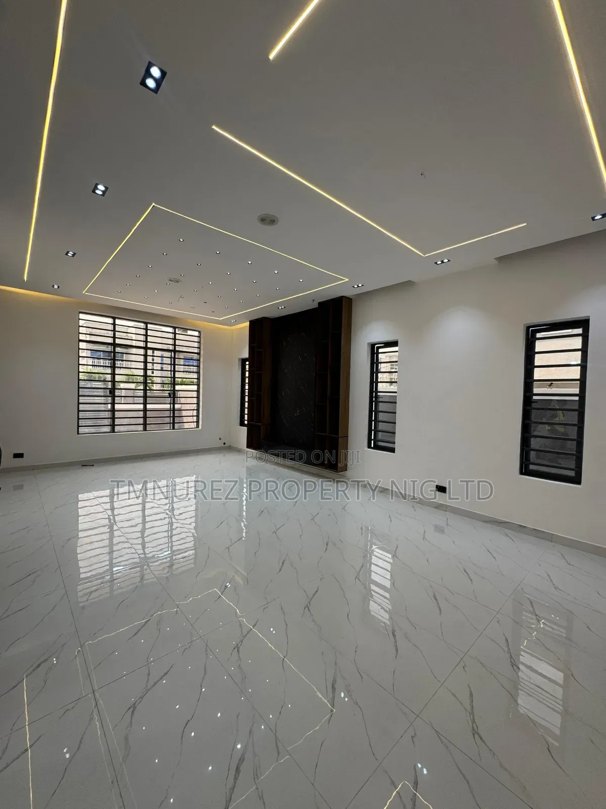 4bdrm Duplex in New Road, Chevron for sale in Chevron