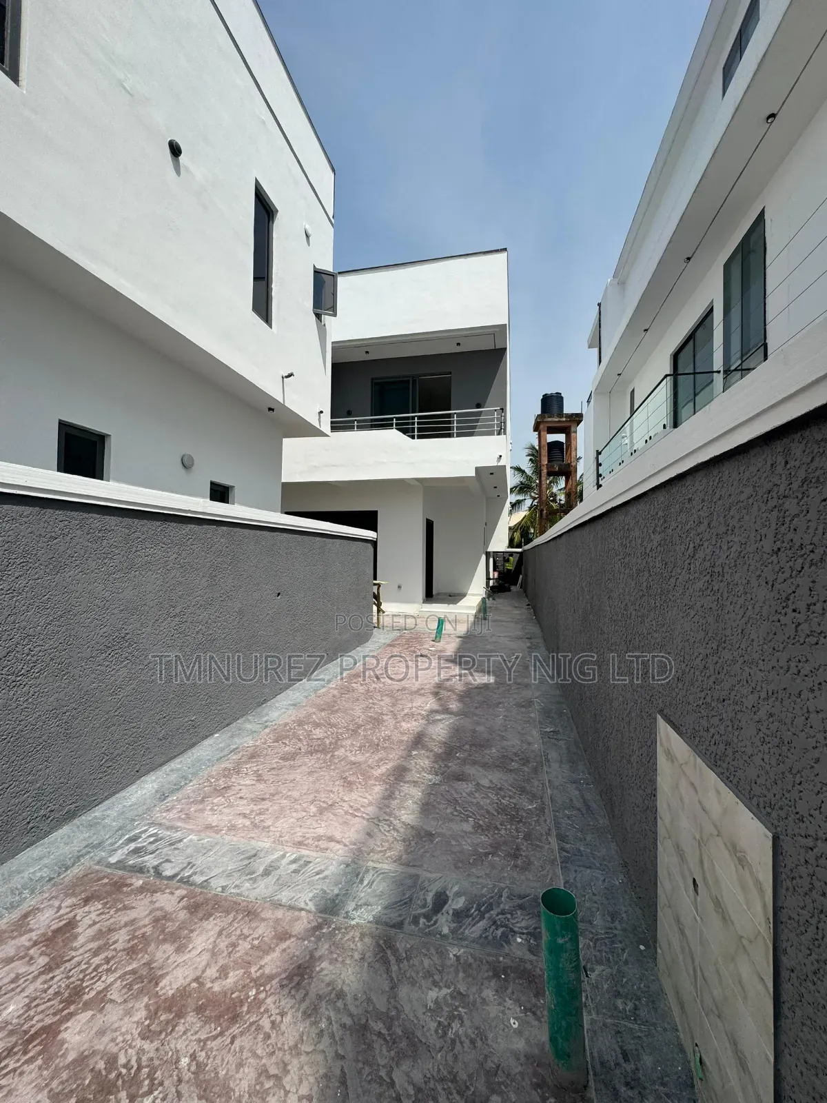 4bdrm Duplex in New Road, Chevron for sale in Chevron