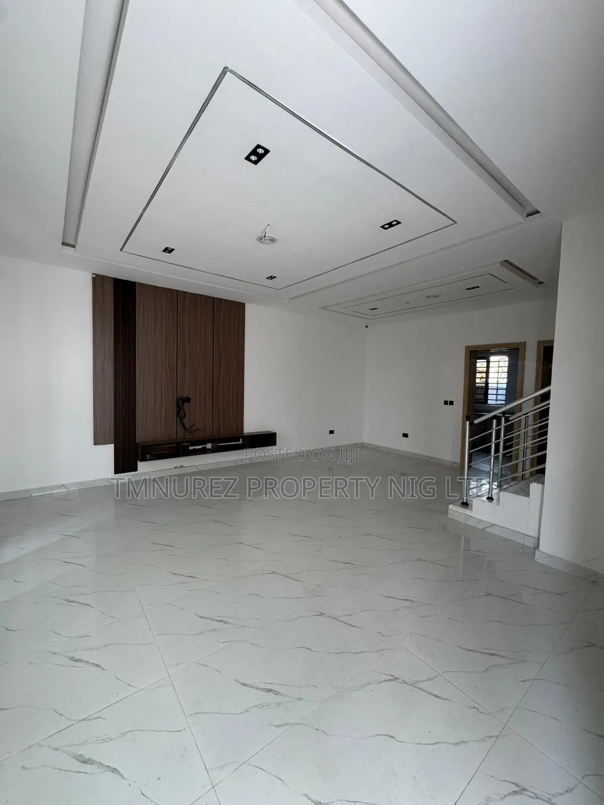 4bdrm Duplex in New Road, Chevron for sale in Chevron