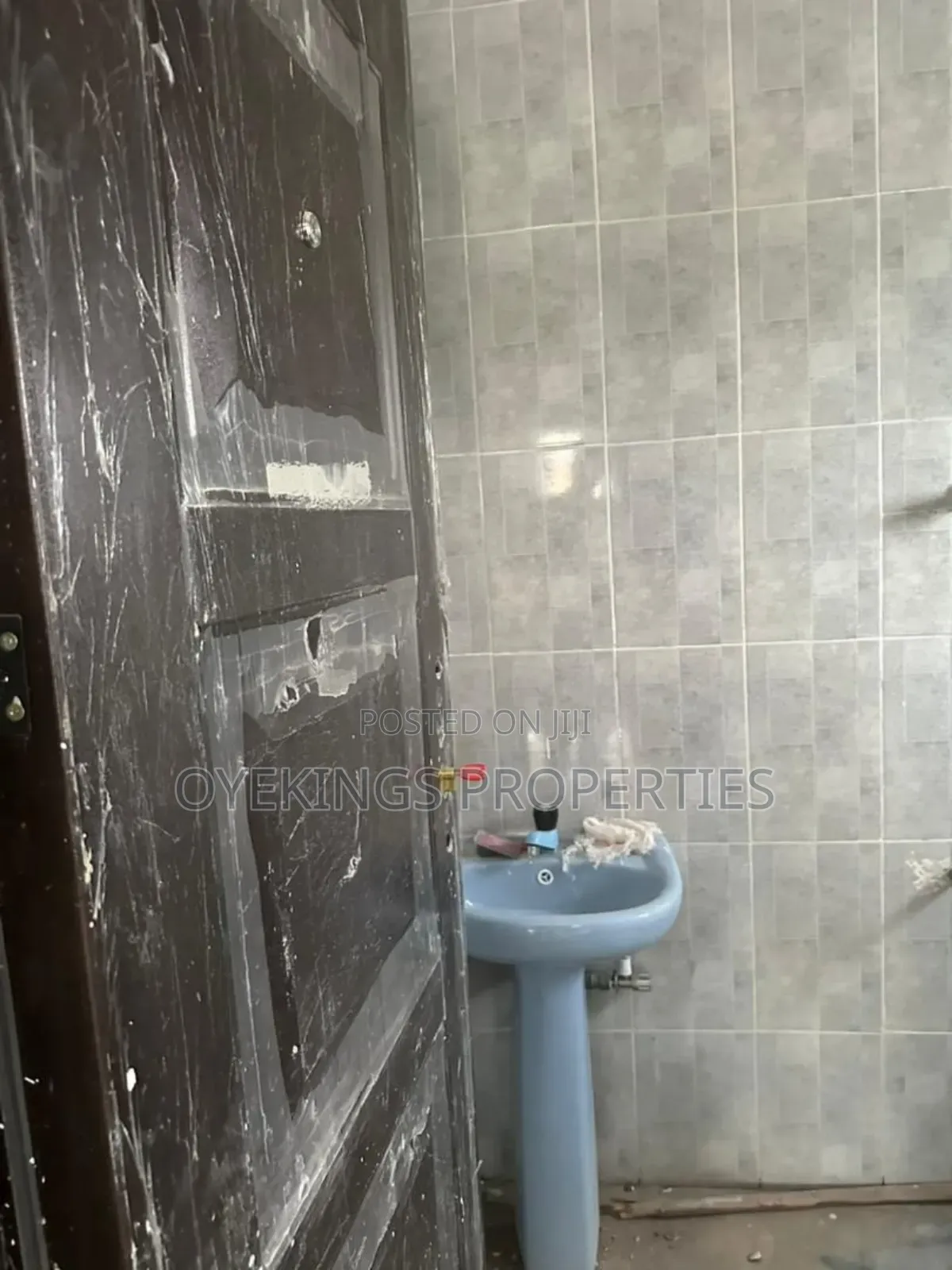 3bdrm Block of Flats in Agara, Akala Express for sale in Akala Express