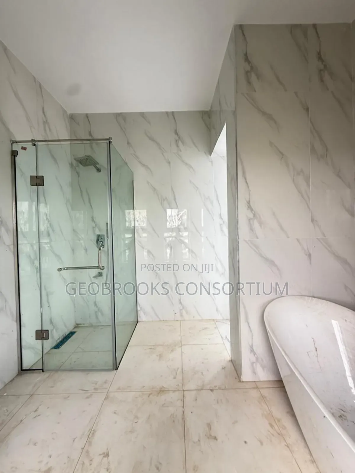 4bdrm Penthouse in Kolapo Ishola Gra, Akobo for sale in Akobo