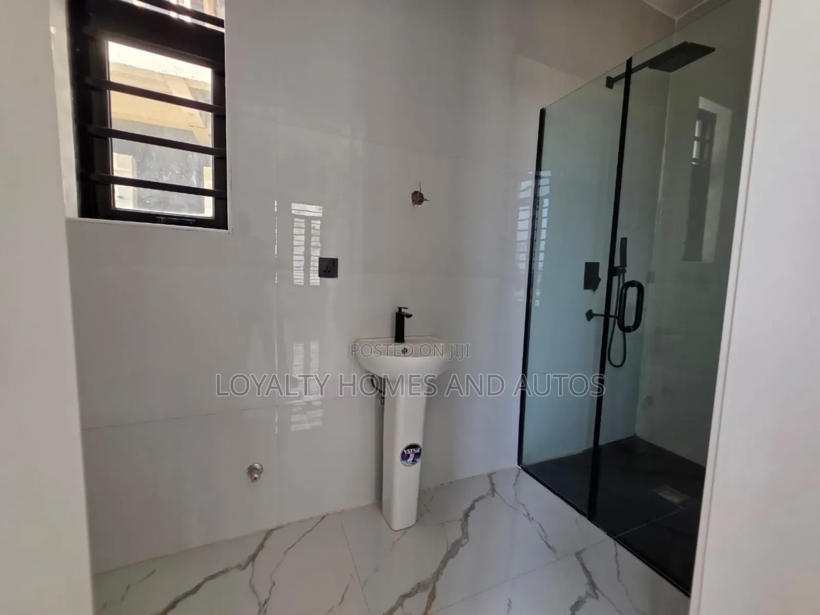 5bdrm Duplex in Lekki Phase 1 for sale in Lekki Phase 1