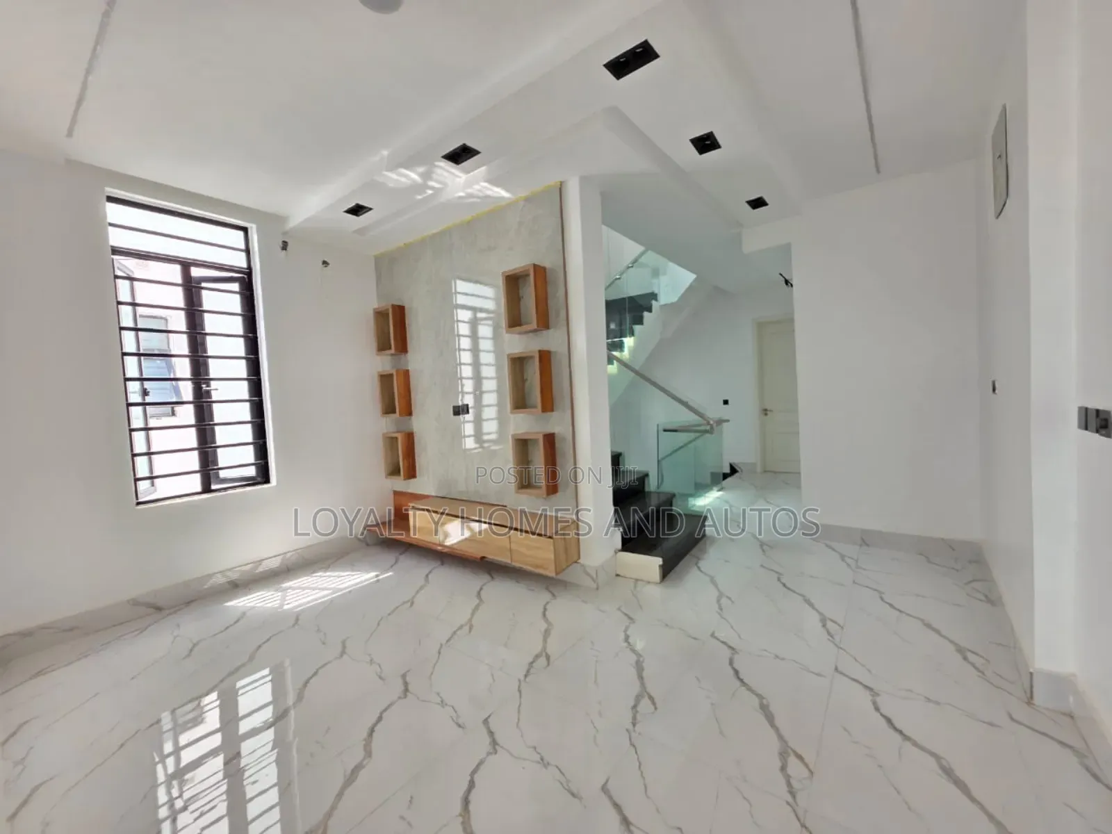 5bdrm Duplex in Lekki Phase 1 for sale in Lekki Phase 1