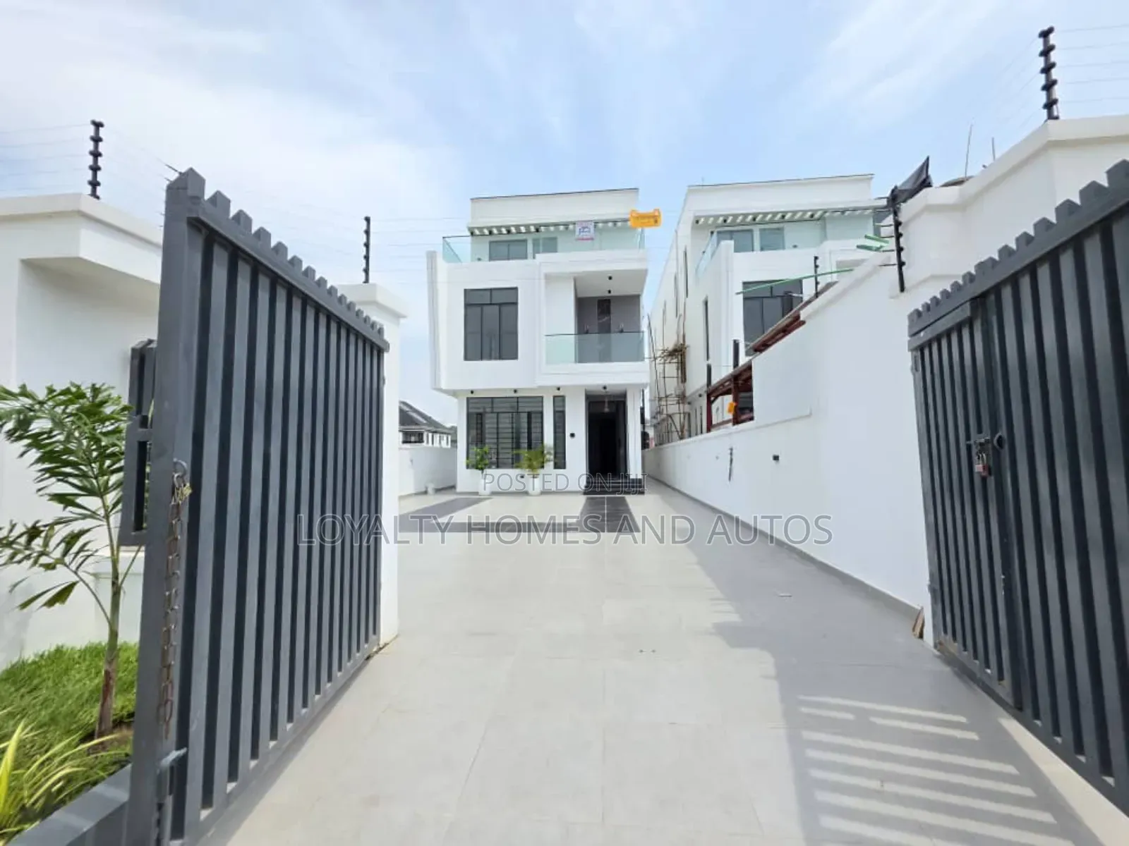 5bdrm Duplex in Lekki Phase 1 for sale in Lekki Phase 1