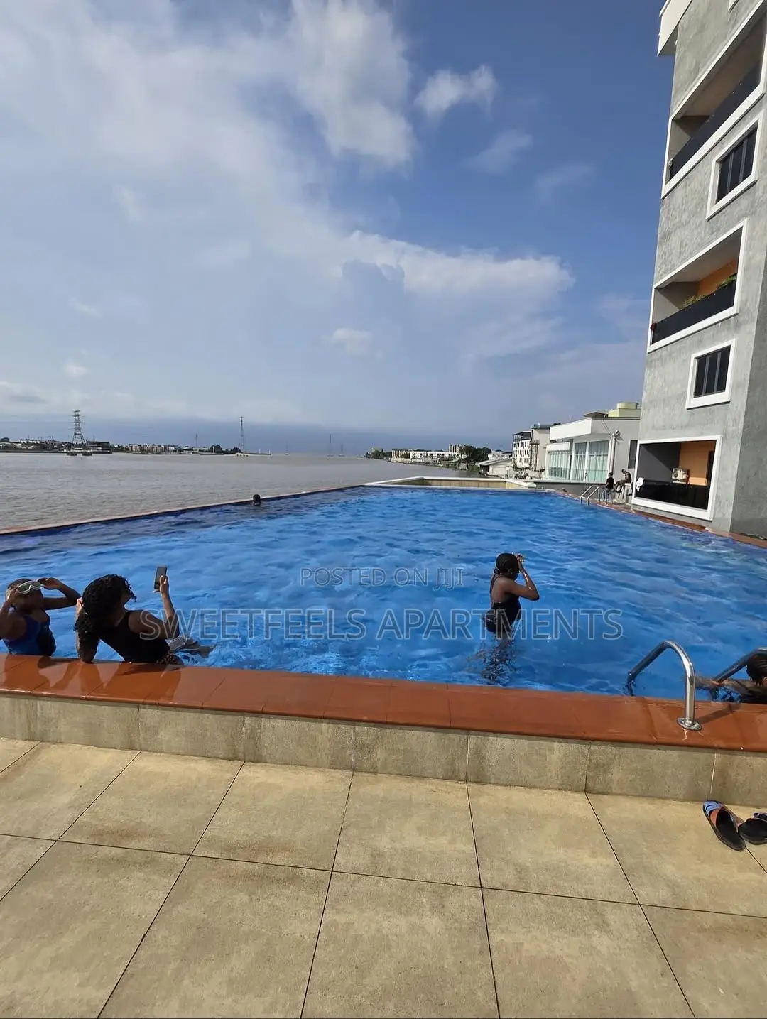 2 Bedroom Waterfront Apartment With Gym, Ps5, Snooker Board in Lekki Phase 1