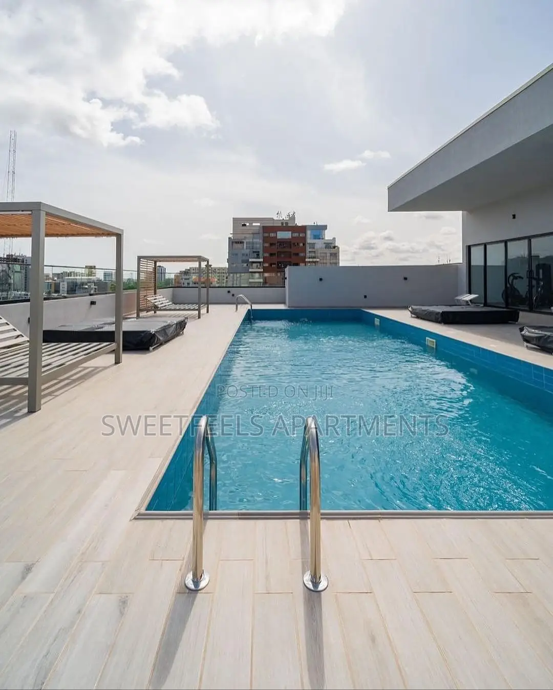 Exquisite Luxury One Bedroom Apartment With a Rooftop Pool. in Kofo Abayomi