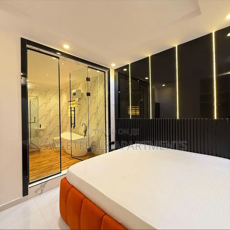 Deluxe Max Cinematic 1 Bedroom Apartment With Bath Tub in Chevron